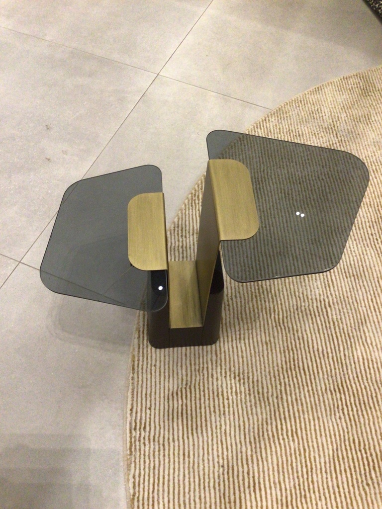 طاولة خدمه